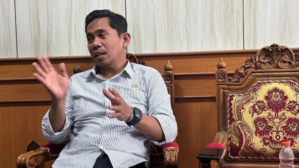 Yusri Yusuf: 25 Tahun Kutim Berdiri, Ratusan Rumah Masih Gelap Yusri Yusuf: 25 Tahun Kutim Berdiri, Ratusan Rumah Masih Gelap