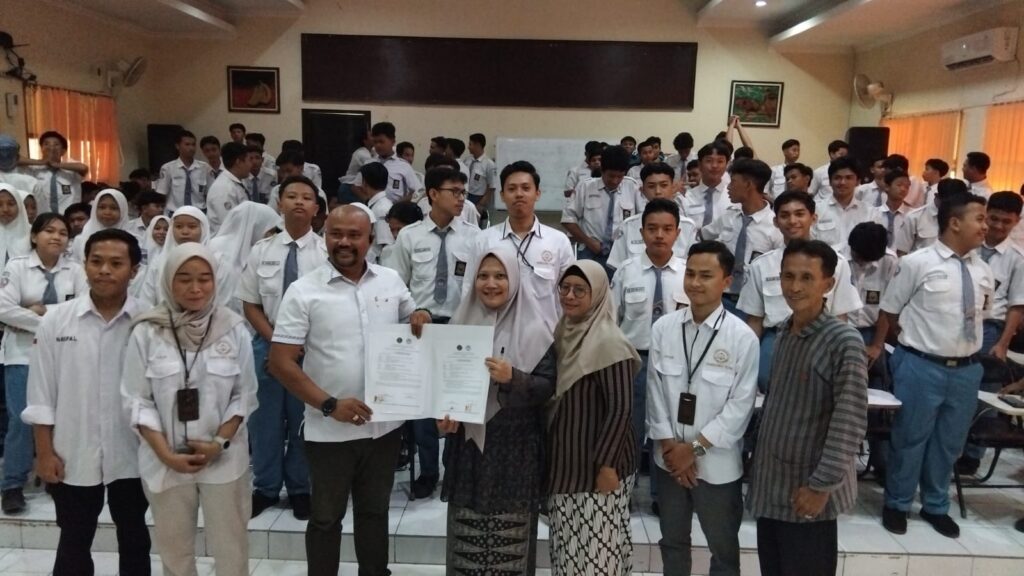 Edukasi Perlindungan Hukum Persiapan Siswa Magang,KHGG MoU dengan SMKN1 Sidoarjo Hari Guru