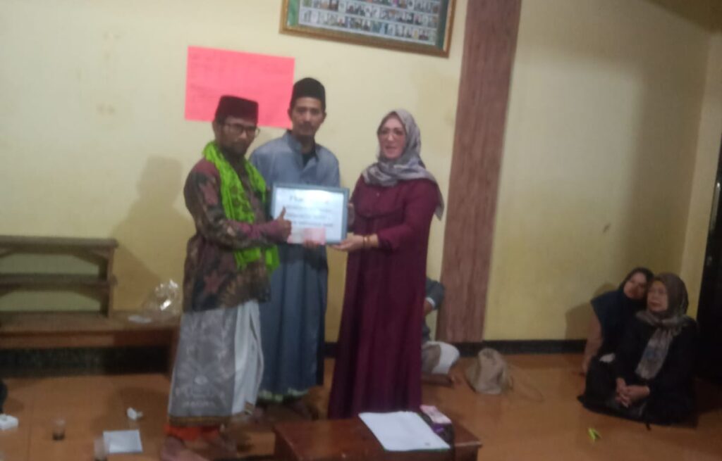 Pemdes Cijaya Salurkan Insentif dan Zakat Mal untuk Guru Ngaji