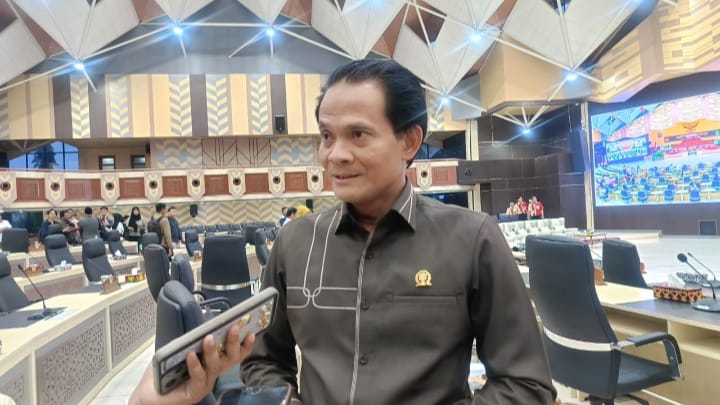 DPRD Kaltim Soroti Kualitas Jalan Samarinda-Bontang: Baru Diperbaiki, Sudah Rusak Lagi DPRD Kaltim Soroti Kualitas Jalan Samarinda-Bontang: Baru Diperbaiki, Sudah Rusak Lagi