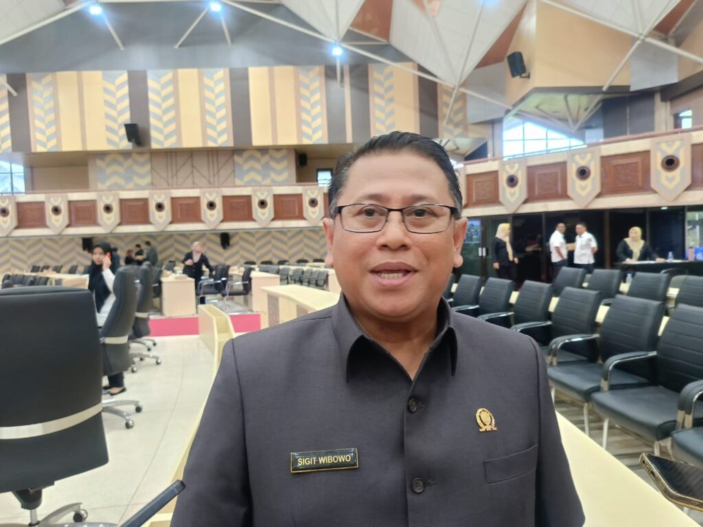 Sigit Wibowo: Layanan Pajak dan Perizinan Jangan Persulit Masyarakat Sigit Wibowo: Layanan Pajak dan Perizinan Jangan Persulit Masyarakat