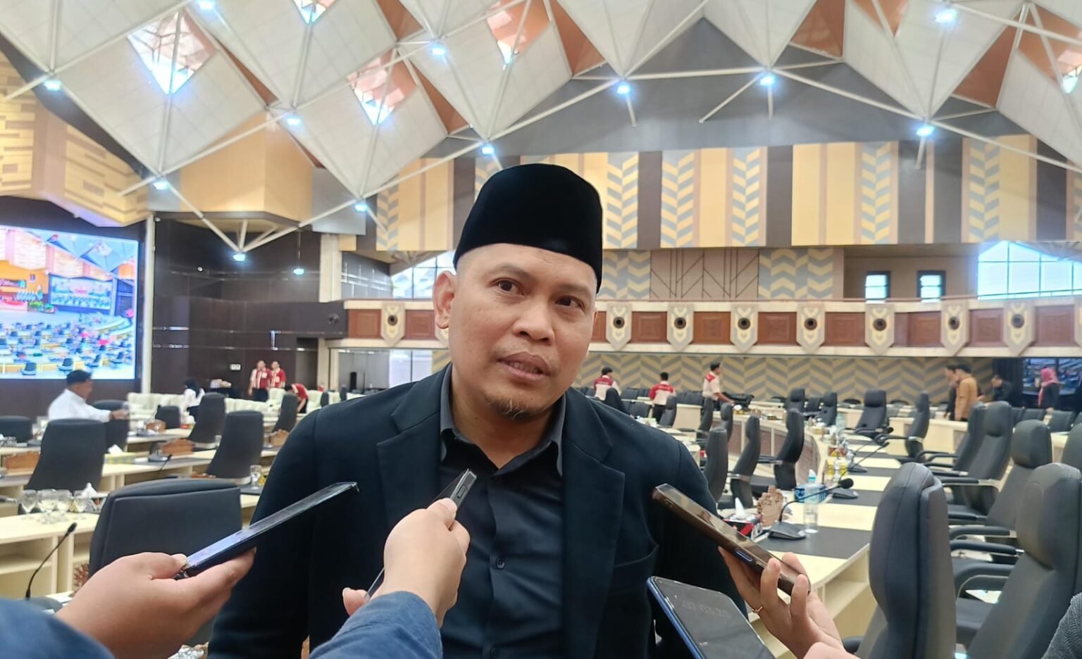 Salehuddin: Revisi UU IKN Terlalu Tergesa, Proyek Masih Jalan Salehuddin dari DPRD Kaltim menilai revisi UU IKN terlalu dini karena proyek masih berjalan dan tak ada urgensi hukum.