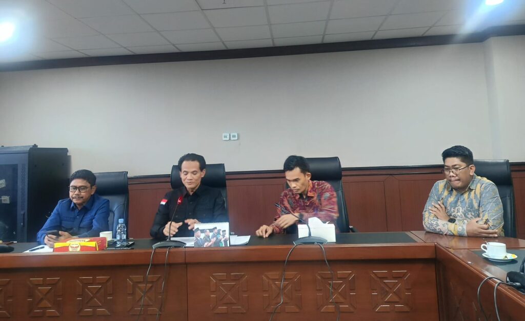 BK DPRD Kaltim Putuskan Tak Ada Sanksi untuk Dua Legislator BK DPRD Kaltim putuskan Andi Satya dan Darlis tidak bersalah atas dugaan pelanggaran etik saat RDPU dengan RS Haji Darjad.