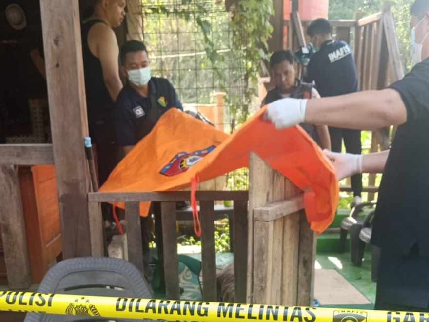 Ditemukan di Sumur Kebun, Wartawan Senior Babel Tewas Penuh Luka Sayatan Ditemukan di Sumur Kebun, Wartawan Senior Babel Tewas Penuh Luka Sayatan