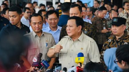 Prabowo Gunakan Dana Korupsi dan Efisiensi untuk Bayar Whoosh