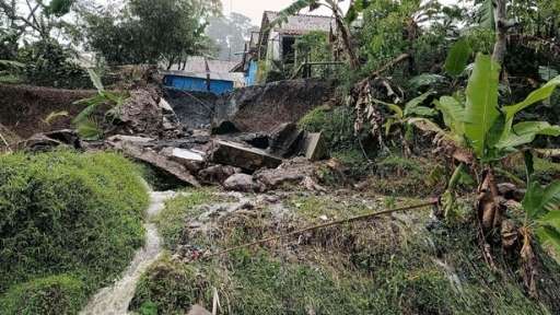 Irigasi Hancur Diterjang Longsor, Warga Citepus Gotong Royong Atasi Air