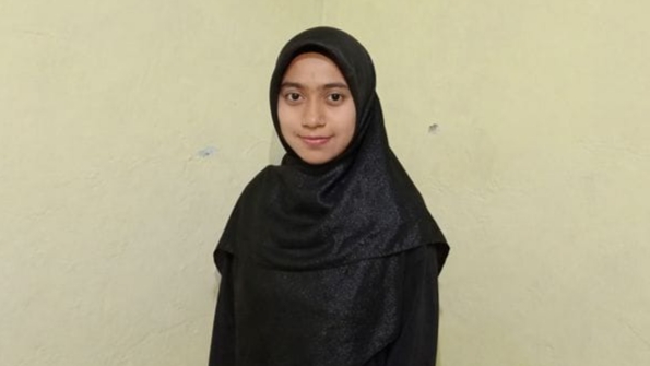 Di Balik Kesenyapanya, Sriyanti Nurfadhillah: Pendidik Muda Multiperan