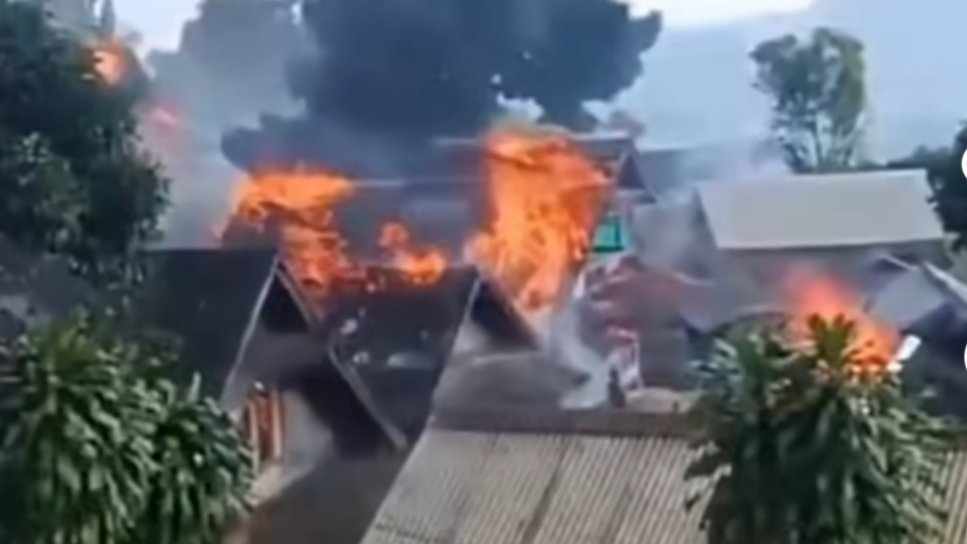 Kebakaran Hebat Landa Kampung Adat Ciptamulya Sukabumi